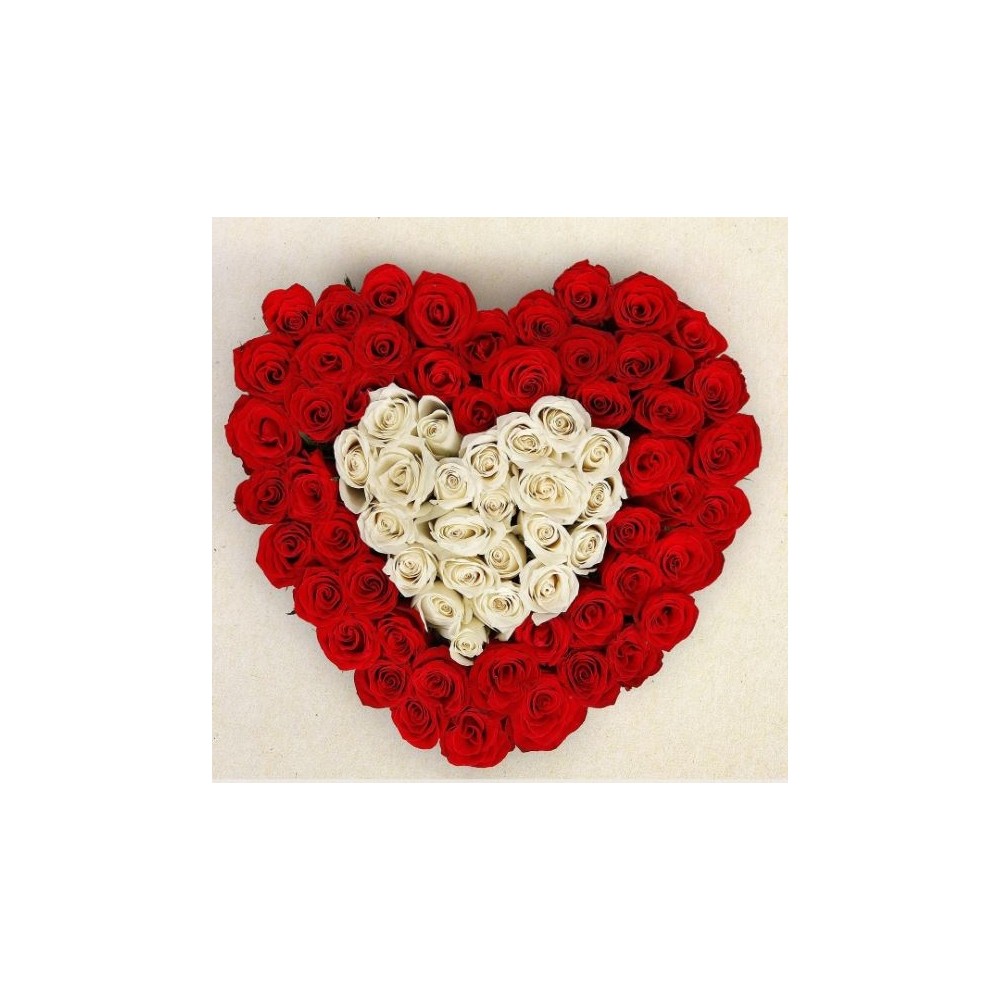 50 roses rouges et 25 roses blanches en forme de coeur