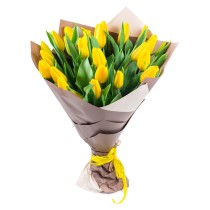 Der Strauß gelber Tulpen « Sonnige Liebe »