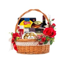 Cesto Gourmet di Cibo Delizioso con Rose Rosse