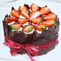 Torta di compleanno Foresta Nera con fragole