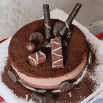 Torta di compleanno mousse al tiramisù con biscotti Oreo