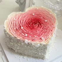 [Local pastry shop] Torta di compleanno dolce a forma di cuore dell'amore