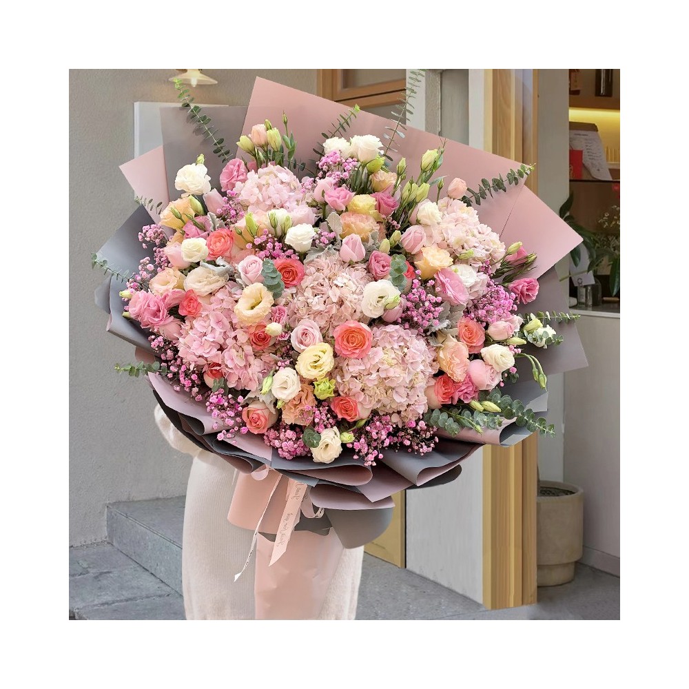 The Oversized Bouquet of Flowers  « You’re my everything »