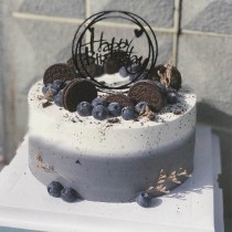 Torta di compleanno con biscotti ai mirtilli e Oreo