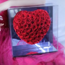 Rose Preservate a Forma di Cuore in una Scatola Regalo