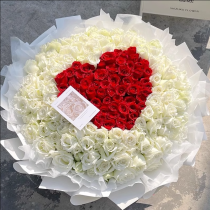 Il Bouquet di 199 Rose Bianche e Rosse « L'Amore è nell'Aria »