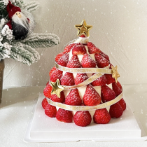 Gâteau d'anniversaire aux fraises style sapin de Noël