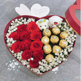 Coffret Cadeau Coeur de Roses Rouges, Chocolats et Nounours « Lovely Gift »