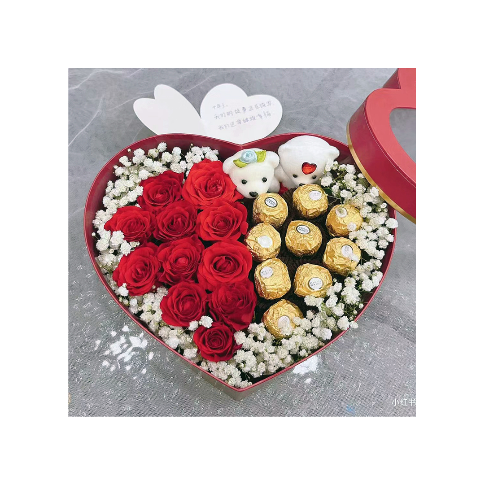 Herzförmige Geschenkbox mit roten Rosen, Pralinen und Teddybären « Schönes Geschenk »