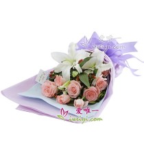 Bouquet di rose rosa e gigli bianchi